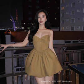 巨好看的掐腰连衣裙女韩系独特绝美小裙子漂亮冷淡系高级感吊带裙