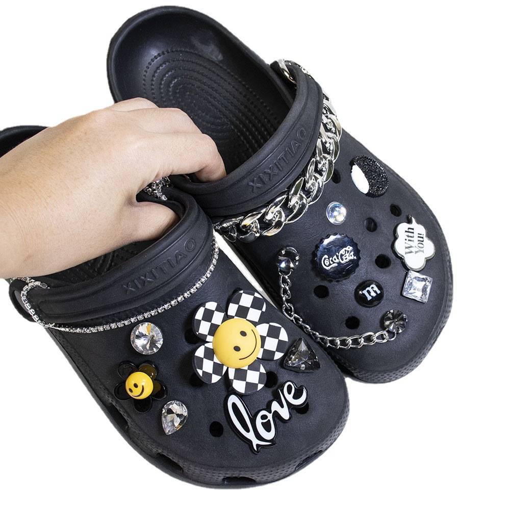 Nuevos zapatos de agujero accesorios de bricolaje lindo tablero de dibujos animados serie de flores de girasol zapato desmontable hebilla de zapato Cadena de zapatos