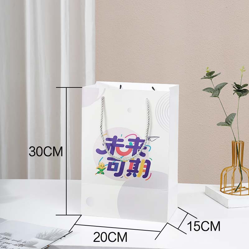 Bolsas de regalo portátiles para la temporada de graduación del estudiante Bolsas de papel transparentes de alto valor Regalos de almacenamiento Candy Regalos de graduación imprescindibles