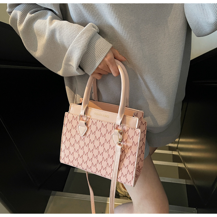 510g Weight Zipper Closure Type Single Shoulder Strap Strap Type Shoulder Bag Bags Type Casual Occasion Pu Leather Material Letter Pattern All Seasons Season Women's Gender Streetwear Style Square Shape Small Size Women's Small Pu Leather Letter Streetwear Square Zipper Shoulder Bag 2