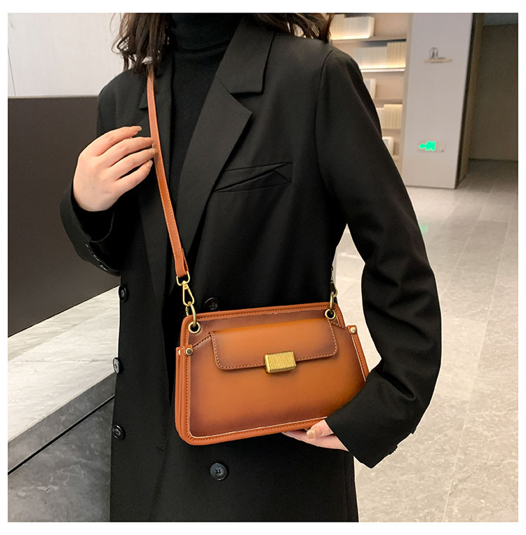 Women's Medium Pu Leather Solid Color Vintage Style Classic Style Flip Cover Underarm Bag display picture 10