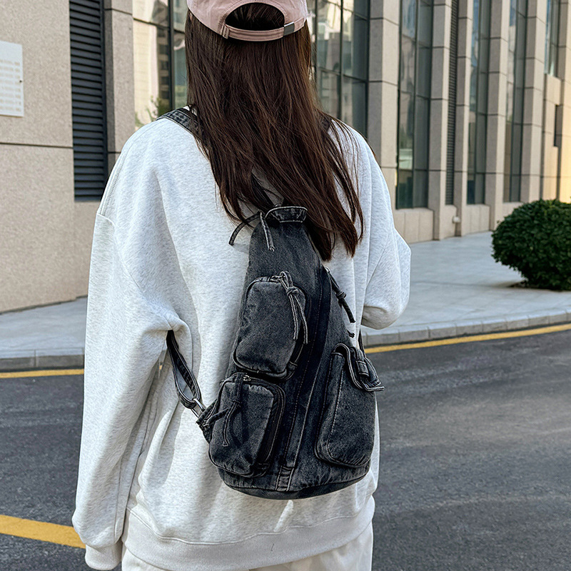 Mochila de mezclilla lavada 2024 nuevo bolso retro casual de moda bolso de pecho de mensajero multibolsillo simple
