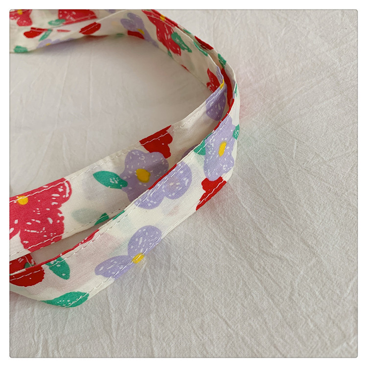The large-capacity single-shoulder bag for student commuting is a bestseller in early spring. The Korean-style fresh and simple floral fabric bag is a versatile tote bag undefined