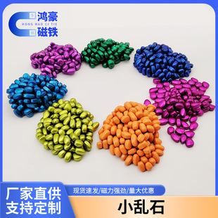 �羳�F���w�����ɫС�yʯ���bС��ʯ�≺������ߴ�������С�yʯ