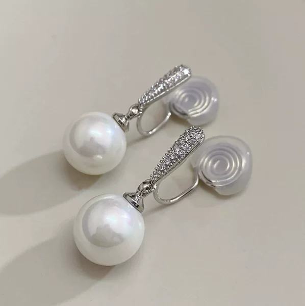 Clearance collection: Korean-style fashion earrings, popular items from influencer live streams, necklaces, bracelets, and rings are the top choice for street vendors