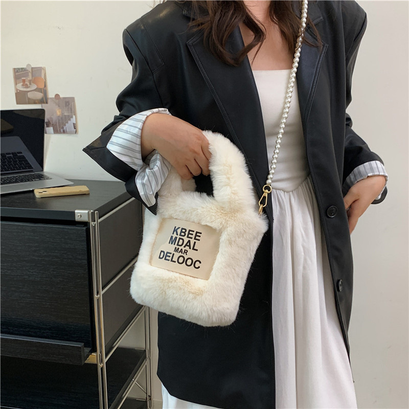 2023 New Winter, Autumn, Winter Versatile, High end, and Small Crowd Crossbody for Women Plush Bucket Chain Bag_voghion.com