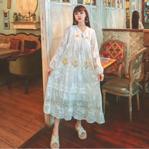 Ethnic Style Vintage Medium-Length Dress for Spring and Autumn, Round Neck, Long Sleeve, Embroidered, Loose, Floral Print Women's Dress