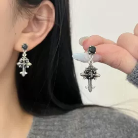 戒指;项链;耳钉