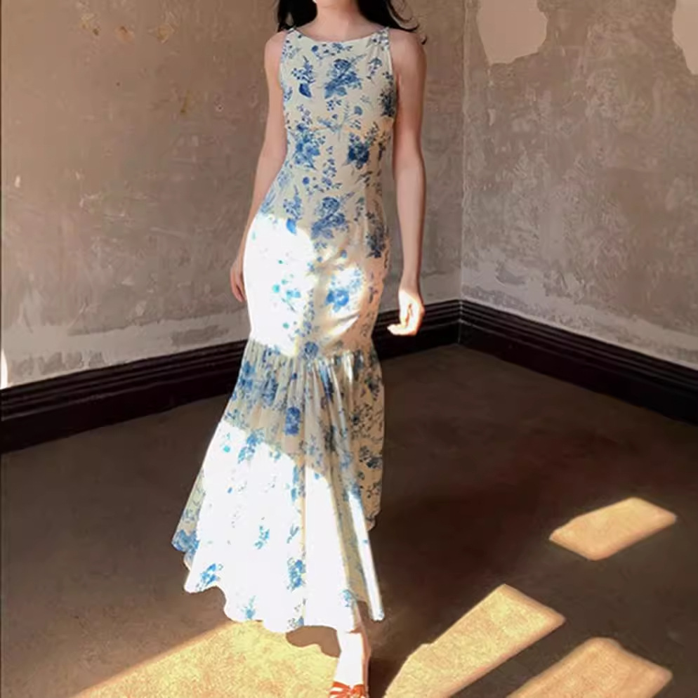 summer fashionable fitted dress sleevless