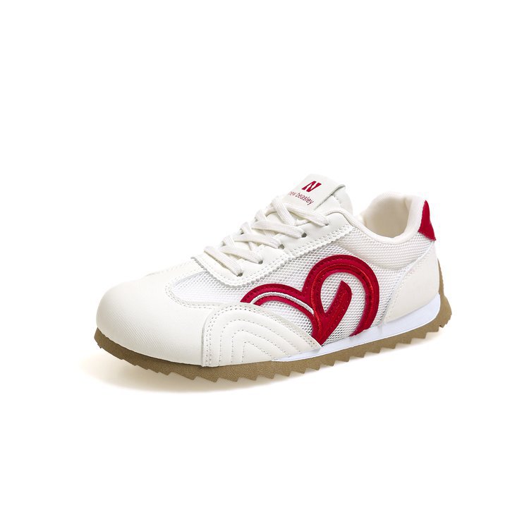 Amor zapatos deportivos de primavera de mujer nuevos zapatos casuales de malla transpirables con suela gruesa universal zapatos de skate de estudiantes zapatos de mujer al por mayor