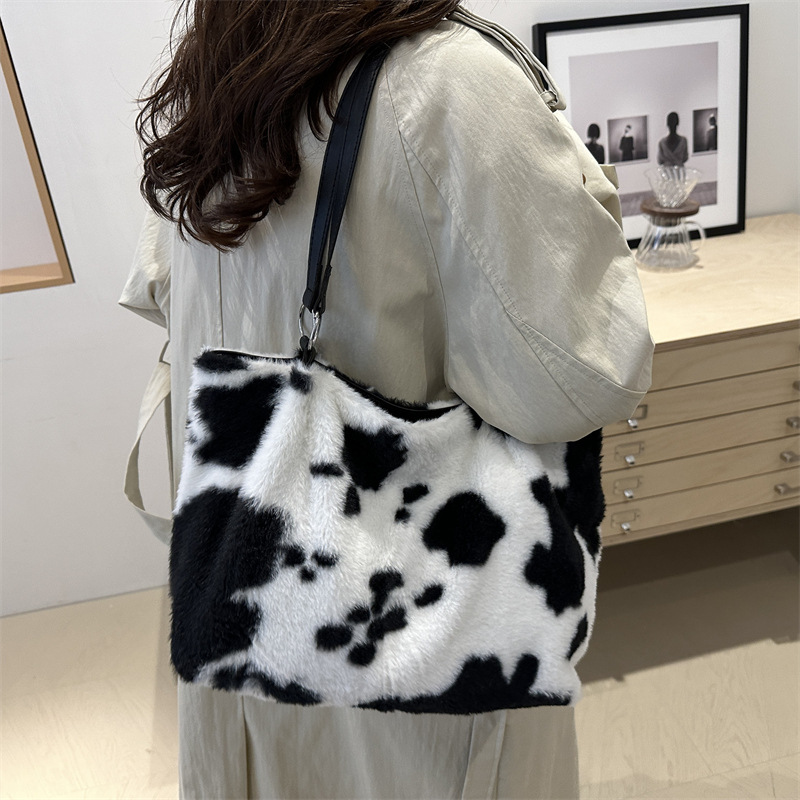 Bolsa de peluche de invierno para mujeres coreanas, moda, leche, bolso de gran capacidad, bolso de hombro de nicho 2024