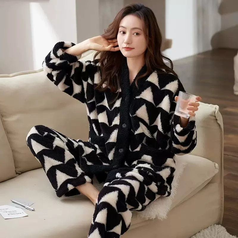 新款冬季女款法兰绒加厚套装带口袋时尚开衫保暖宽松家居服可外穿