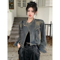 レトロなアメリカ風デザイン立襟工装カウボーイコート女性秋の新型修身はやせた短い上着を見せている