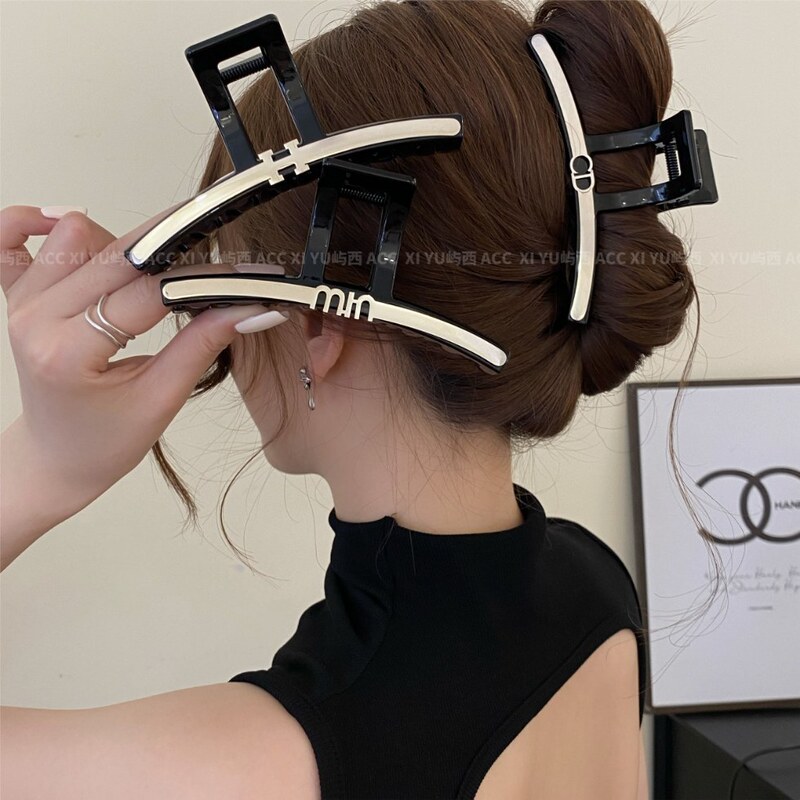 Minimalist Korean-Style High-End Titanium Steel Versatile Letter Trendy Minimalist Large Claw Clip Elegant Updo Hair Accessory for the Back of the Head Minimalist Korean-Style High-End Titanium Steel Versatile Letter Trendy Minimalist Large Claw Clip Elegant Updo Hair Accessory for the Back of the Head