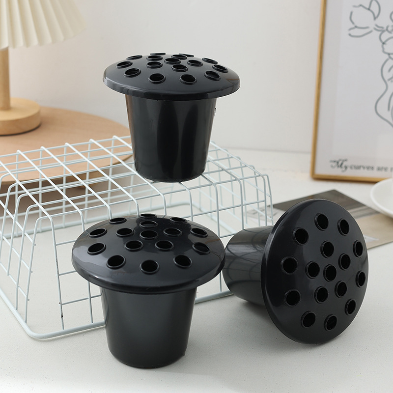 plastic black flowerpot