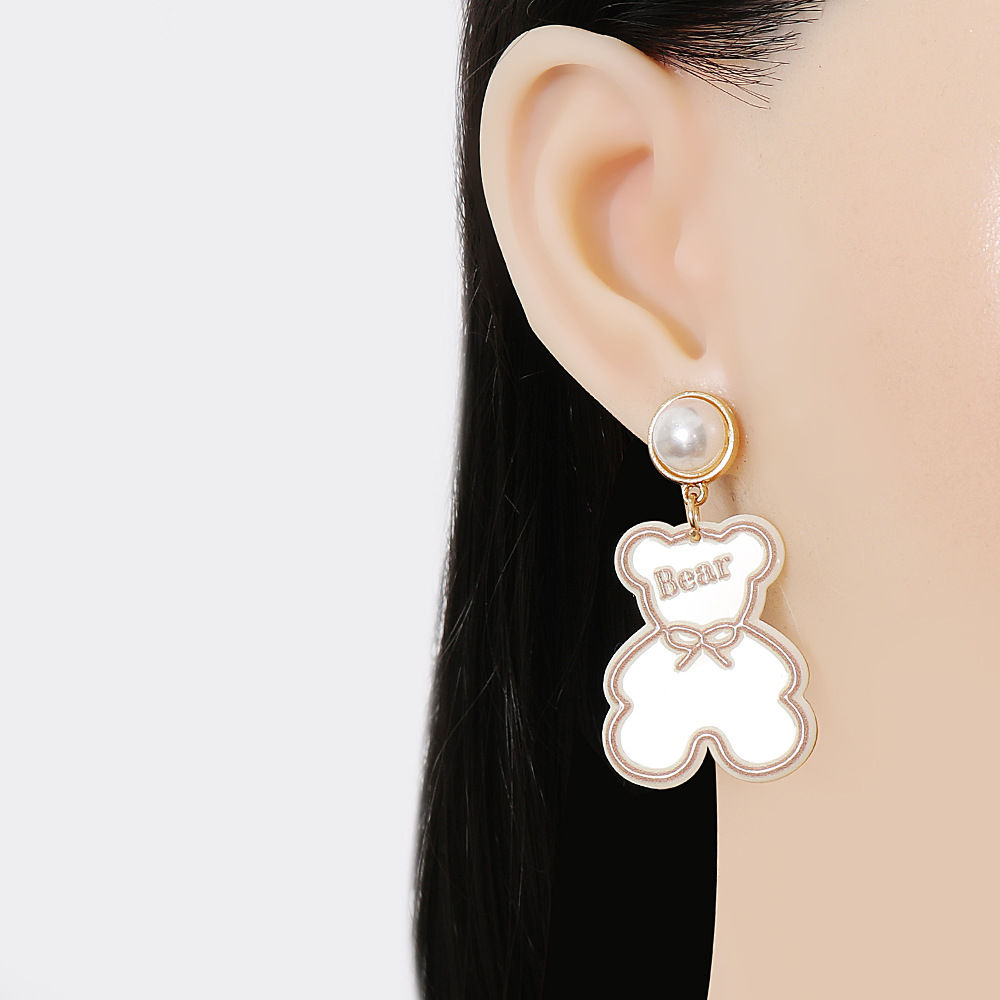 Dessin Animé Mignon Petit Ours Blanc Boucles D&#39;oreilles Femelles Boucles D&#39;oreilles Acryliques Bijoux D&#39;oreille display picture 2