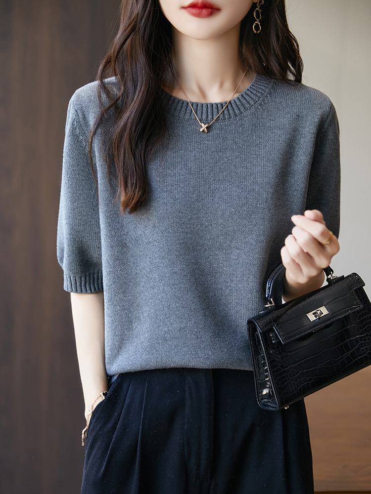 Cotton knitted short sleeve T-shirt with a round collar