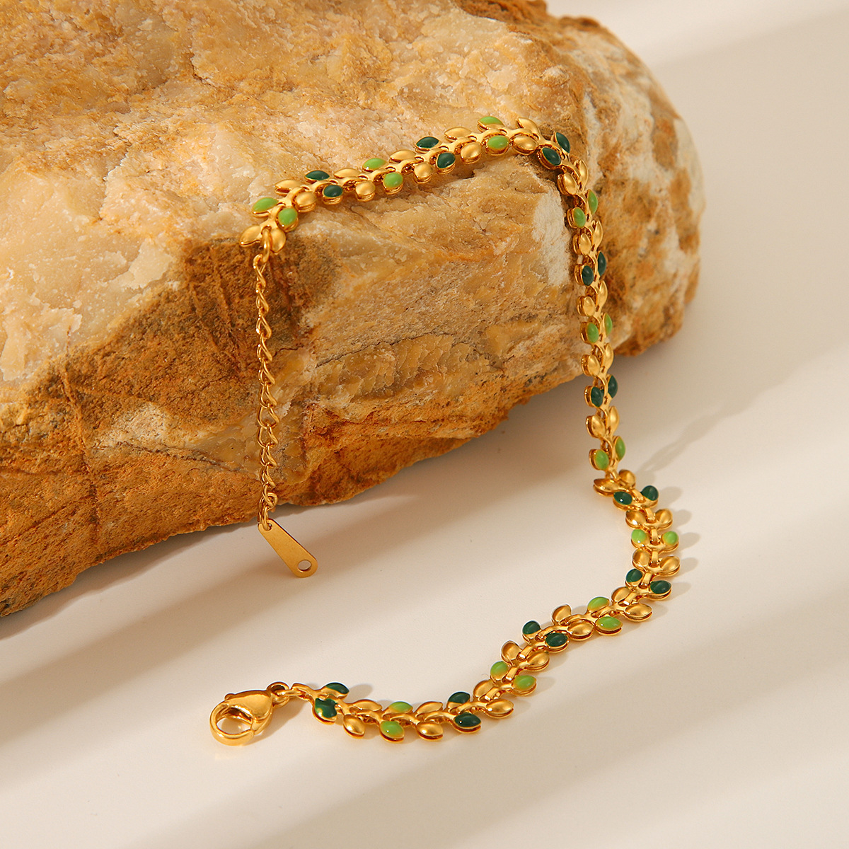Europa y los Estados Unidos transfronterizos ins viento rojo con acero de titanio pulsera de goteo de aceite 18K oro acero inoxidable pulsera de hoja de oliva joyería