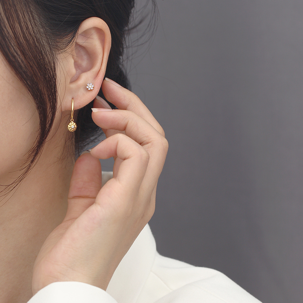 Electroplating Gold Plating Process 925 Sterling Silver Ear Needle Material 18K Real Gold Plated, Platinum Plated Plating Material Zircon Inlay Material 1 Pair 925 Sterling Silver Flower Zircon Electroplating 18K Real Gold Plated Platinum Plated Earrings