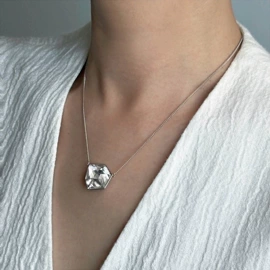 项链;耳环;耳钉