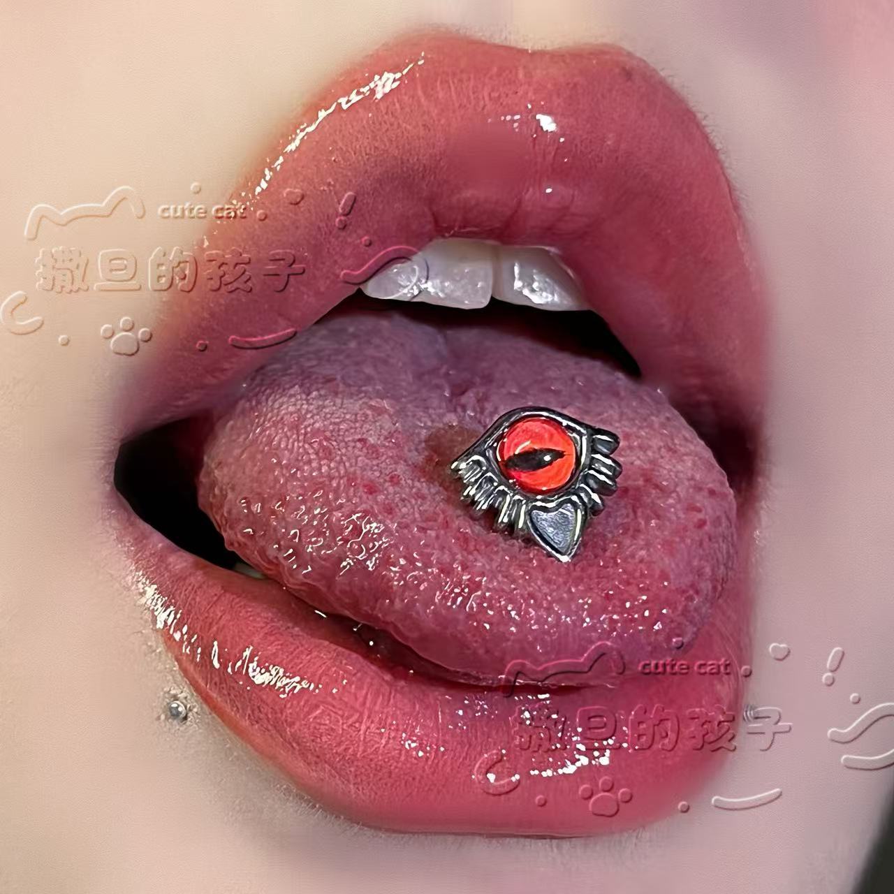 16G labret stud size and finish detail