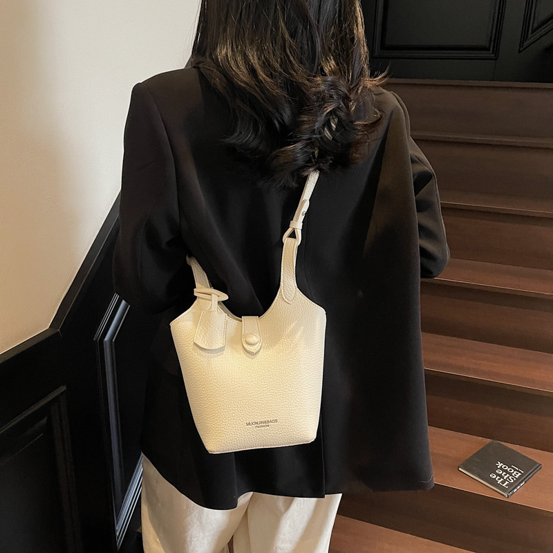 Bolso de canasta de verduras súper caliente transfronterizo femenino 2025 nuevo bolso de cubo de ocio simple moda bolso de hombro de todo fósforo