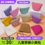 小女孩斜挎海边夏季零钱包
