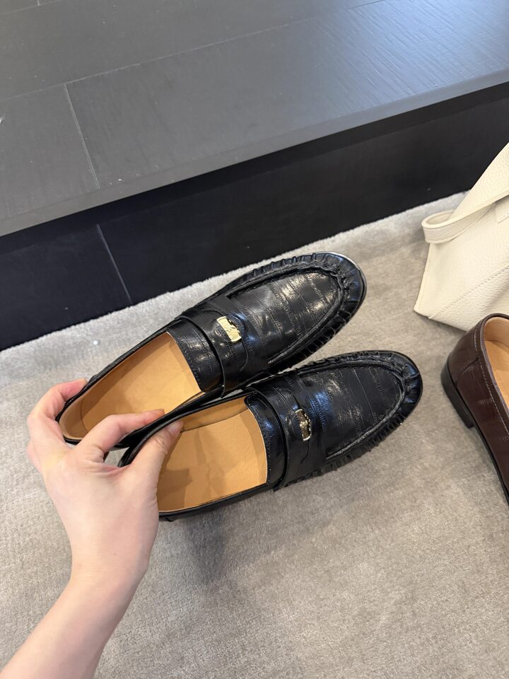 Giày lười nữ mũi tròn da bò xếp ly gót vuông đế 3 cm — Màu nâu, màu đen chi tiết 7