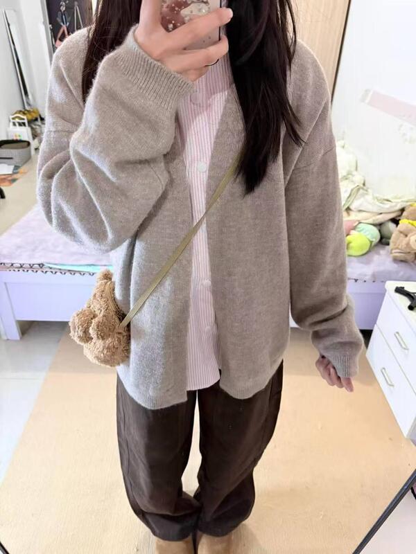 Korean-style simple solid color college-style knitted cardigan, 2026 autumn and winter new model, loose and versatile, slimming sweater for women Korean-style simple solid color college-style knitted cardigan, 2026 autumn and winter new model, loose and versatile, slimming sweater for women