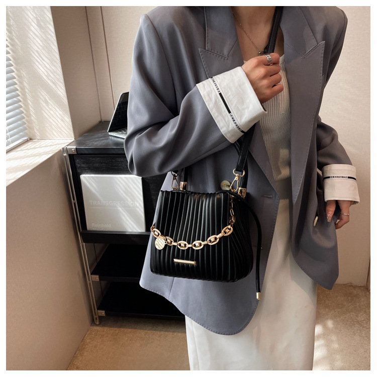 Women's Pleated Bucket Bag Handheld Shoulder Crossbody Bag_voghion.com