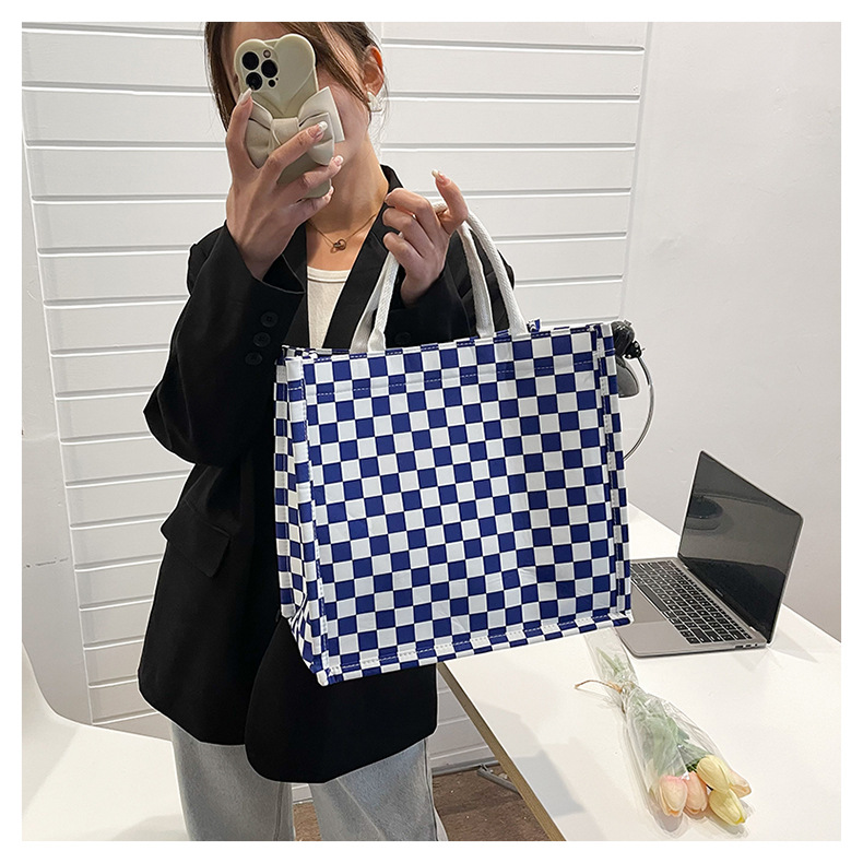 Large-capacity single-shoulder tote bag 2024 new style fashionable and textured trendy handbag for commuting and casual use, large checkered bag for women undefined