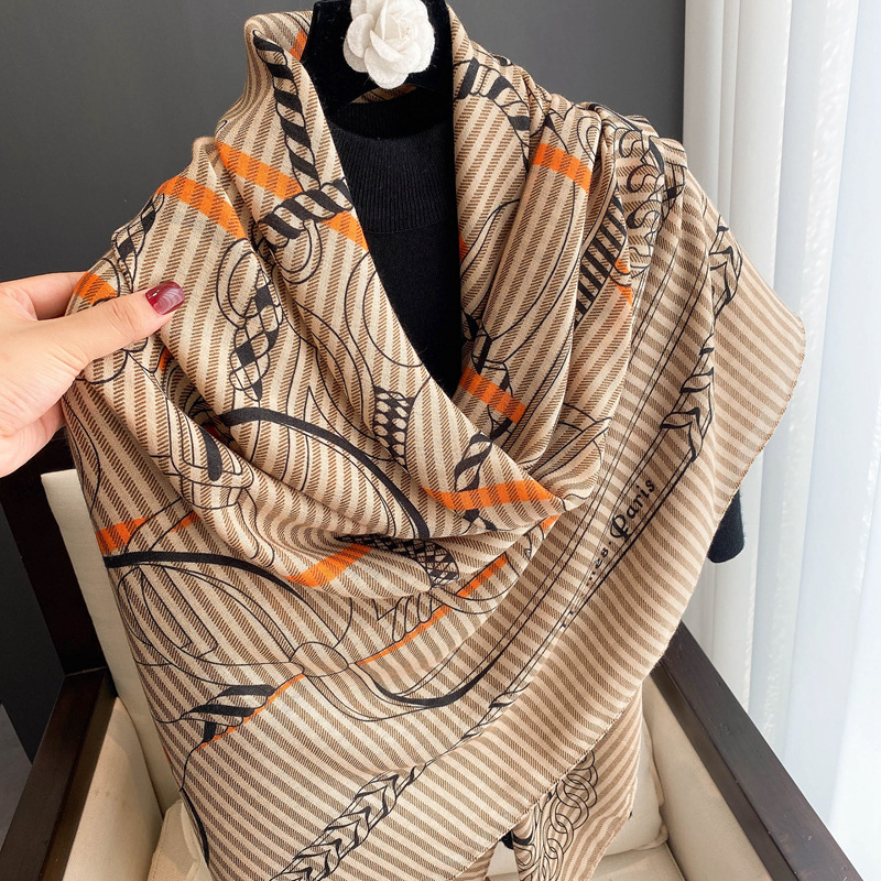 Amazon lujo cadena decoración algodón y lino sensación grande bufanda cuadrada 135*135cm playa protector solar bufanda para las mujeres