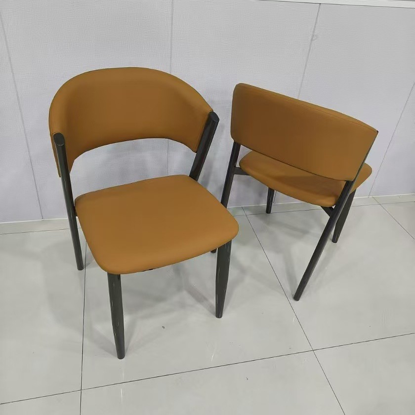 카라멜 색상(팔걸이 제외)