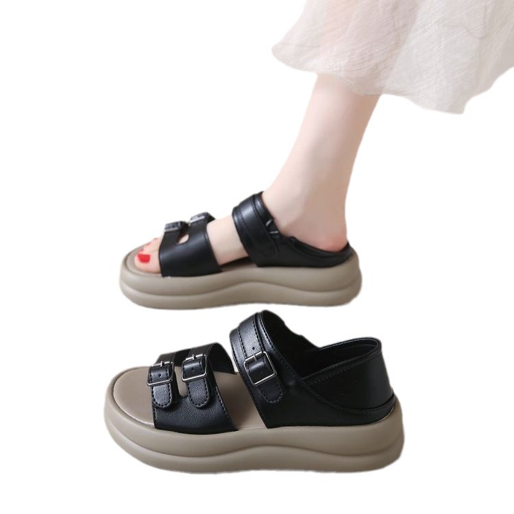 Sandalias romanas de suela gruesa para mujeres verano 2024 nueva moda dos bolsas de tacones zapatillas frías pisar mierda sensación de zapatos de playa suaves