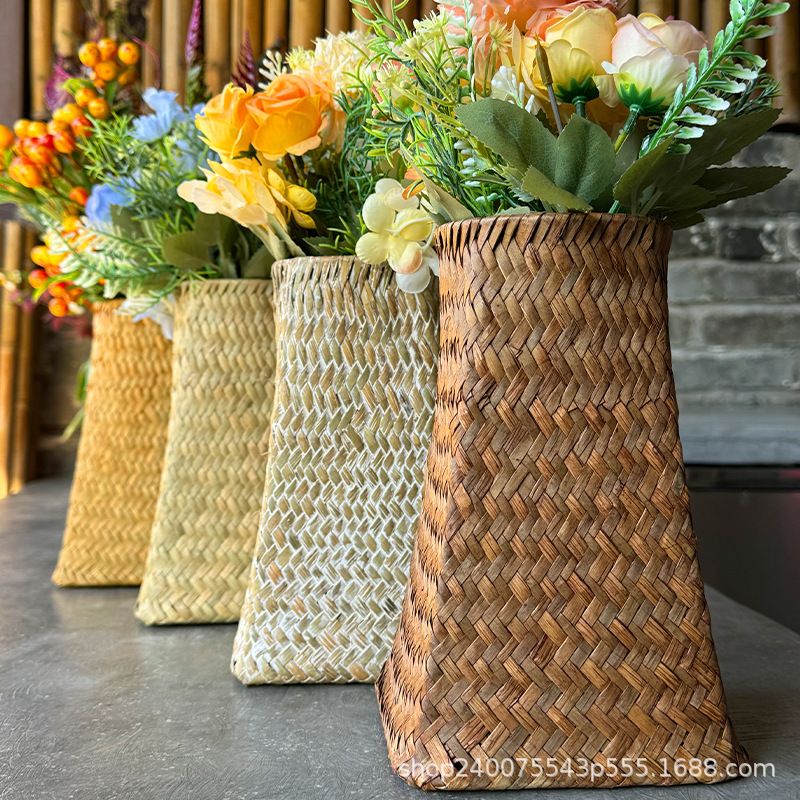 Cesta de flores de paja tejida a mano de algas marinas no tejida de caña decoración de mesa acabado lápiz jarro europeo