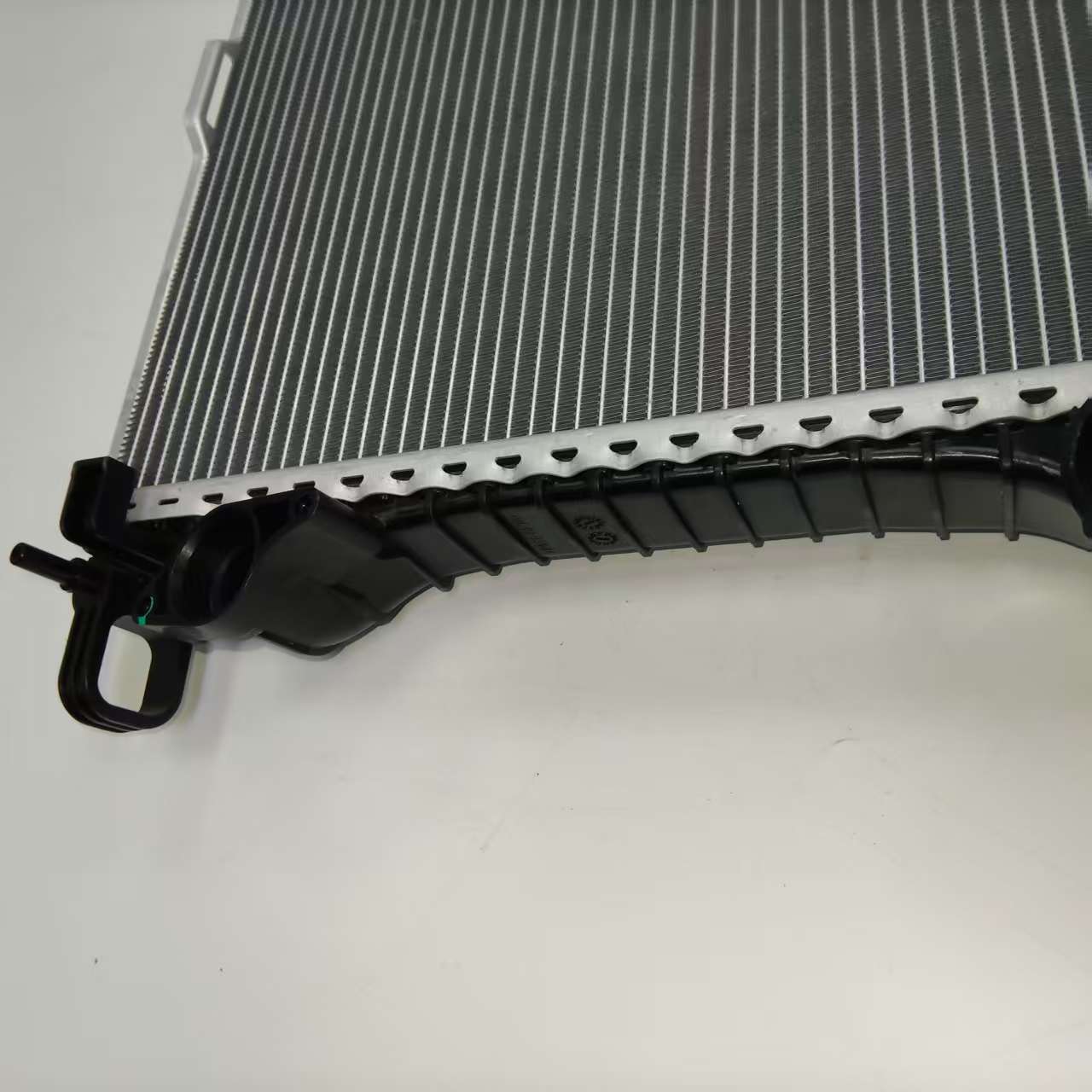 Suitable for 2017-2023 Porsche Panamera 2.9t Radiator Water Tank Model 9A712125300