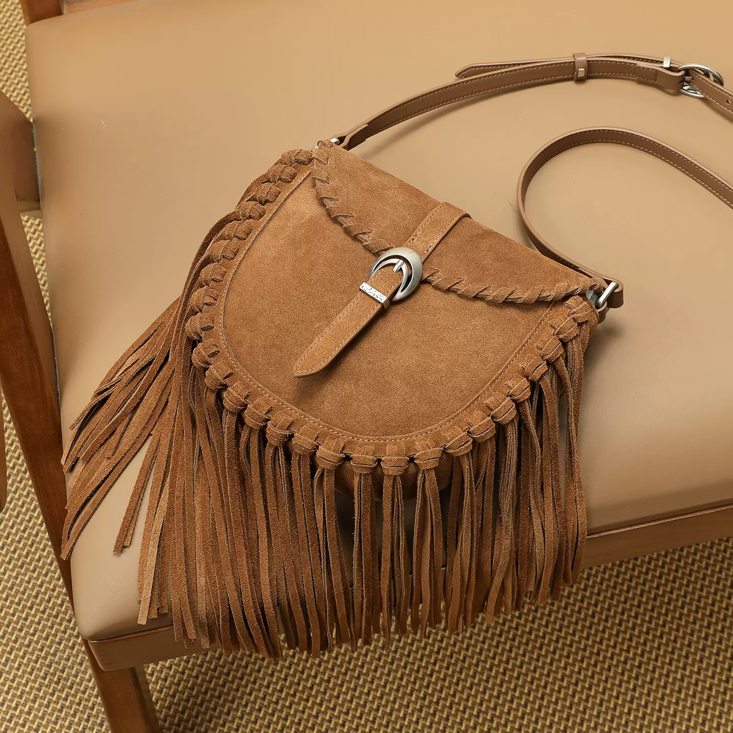 2025秋冬新款复古磨砂牛皮流苏马鞍包小众设计感单肩斜挎真皮女包