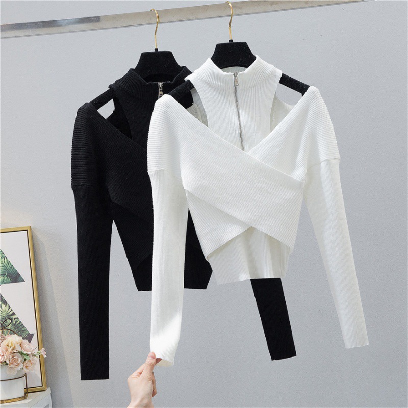 Short knitted design base body-friendly sweater with zipper