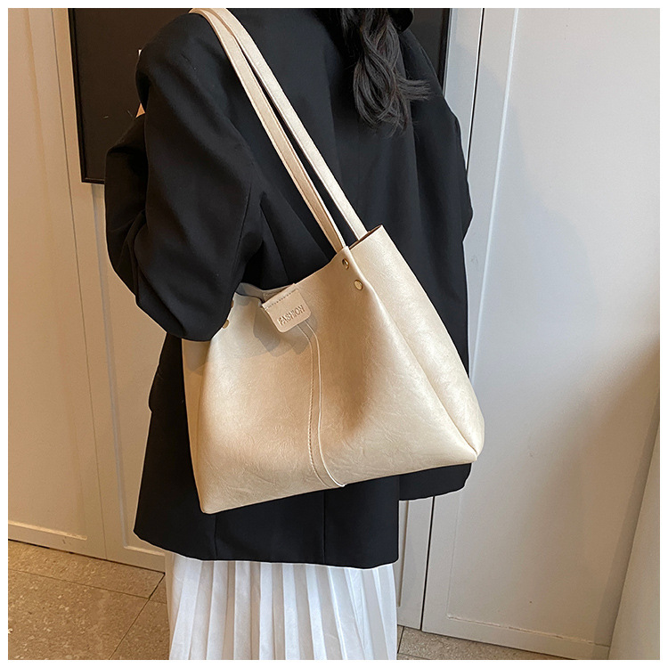 The new 2024 autumn collection features a retro, simple, large-capacity, solid-color, fashionable and individual single-shoulder underarm tote women's bag undefined