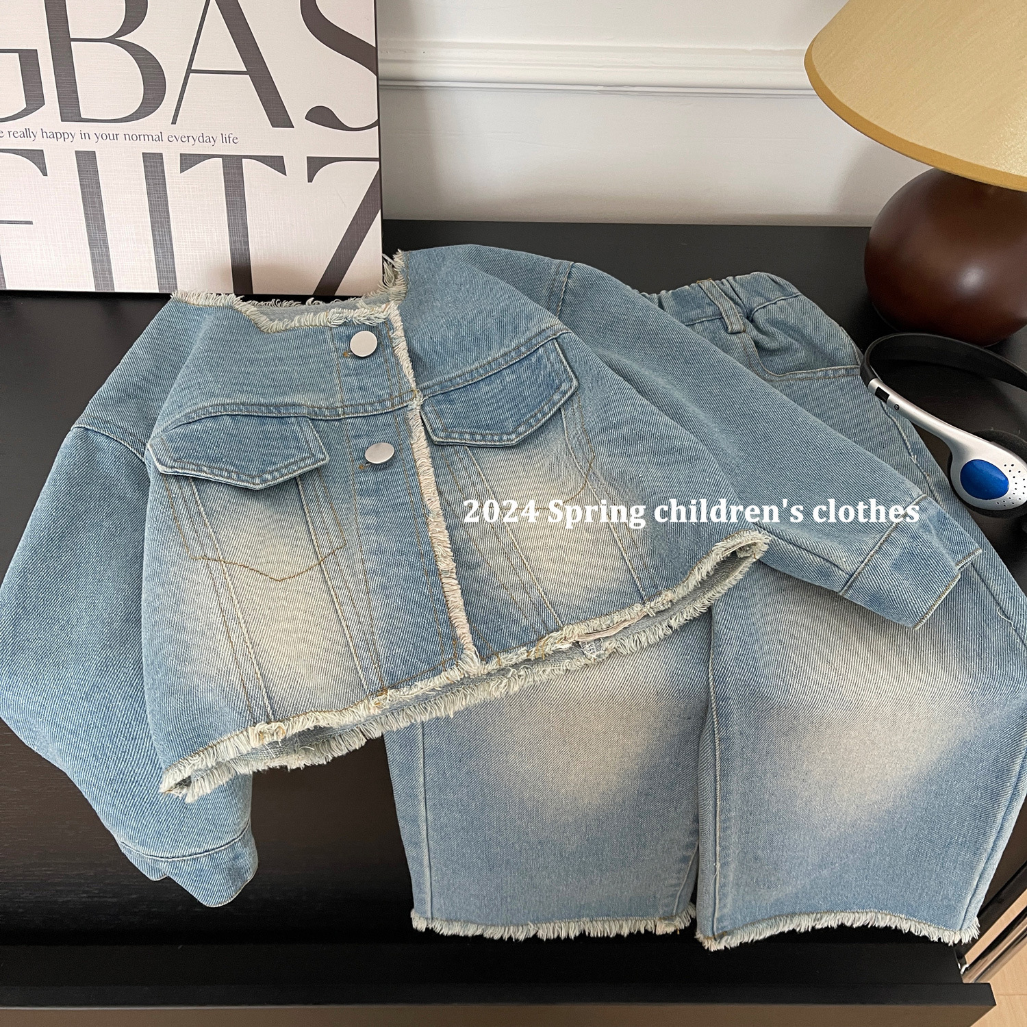 2024 Frühjahr Neues koreanisches Jeans-Set für Mädchen mit unregelmäßigen haarigen Kanten für Mädchen 24025_voghion.com