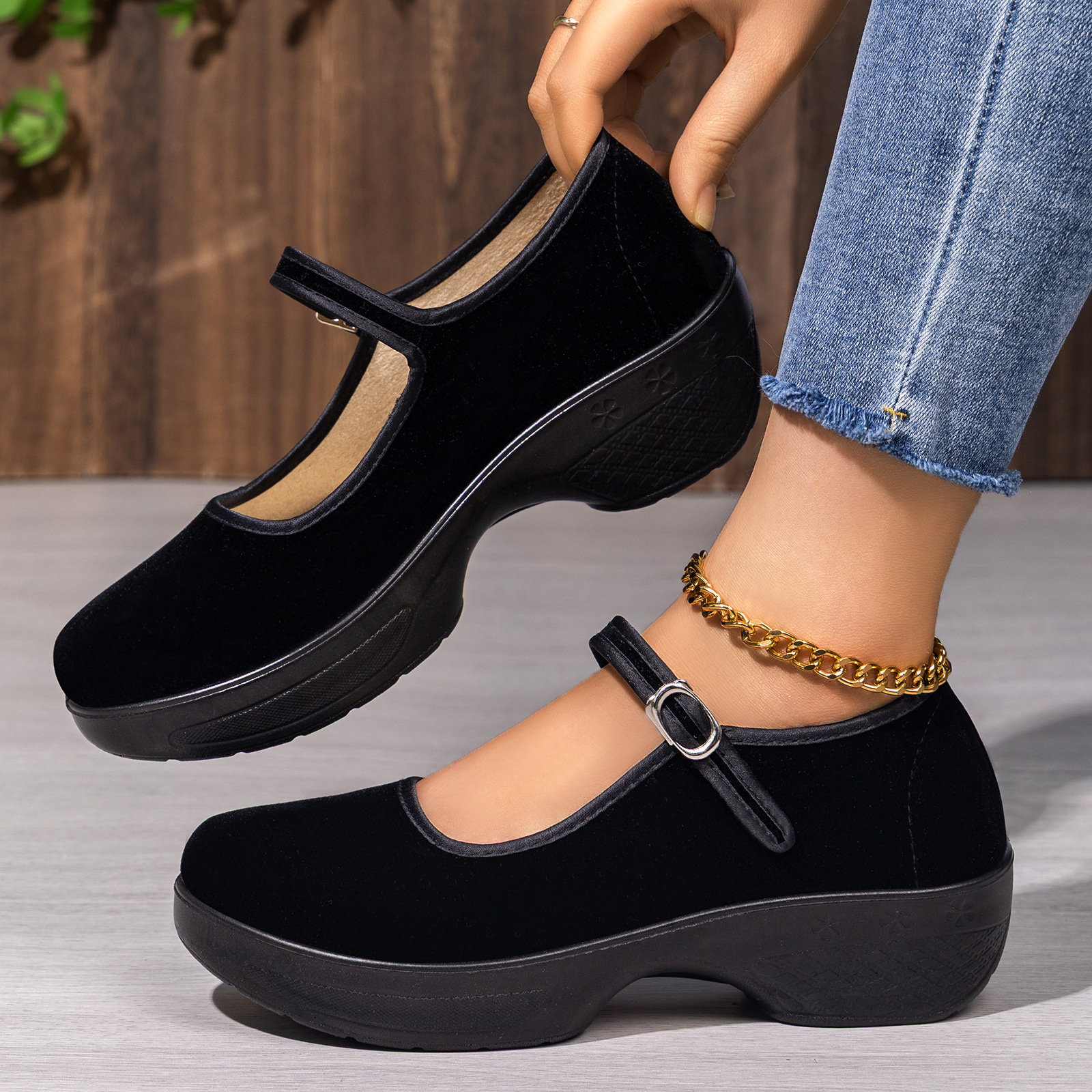 Viejos zapatos de tela de Beijing zapatos de mujer transfronterizos suaves zapatos casuales negros sólidos con suela gruesa aumentando la altura de los zapatos de trabajo superficiales