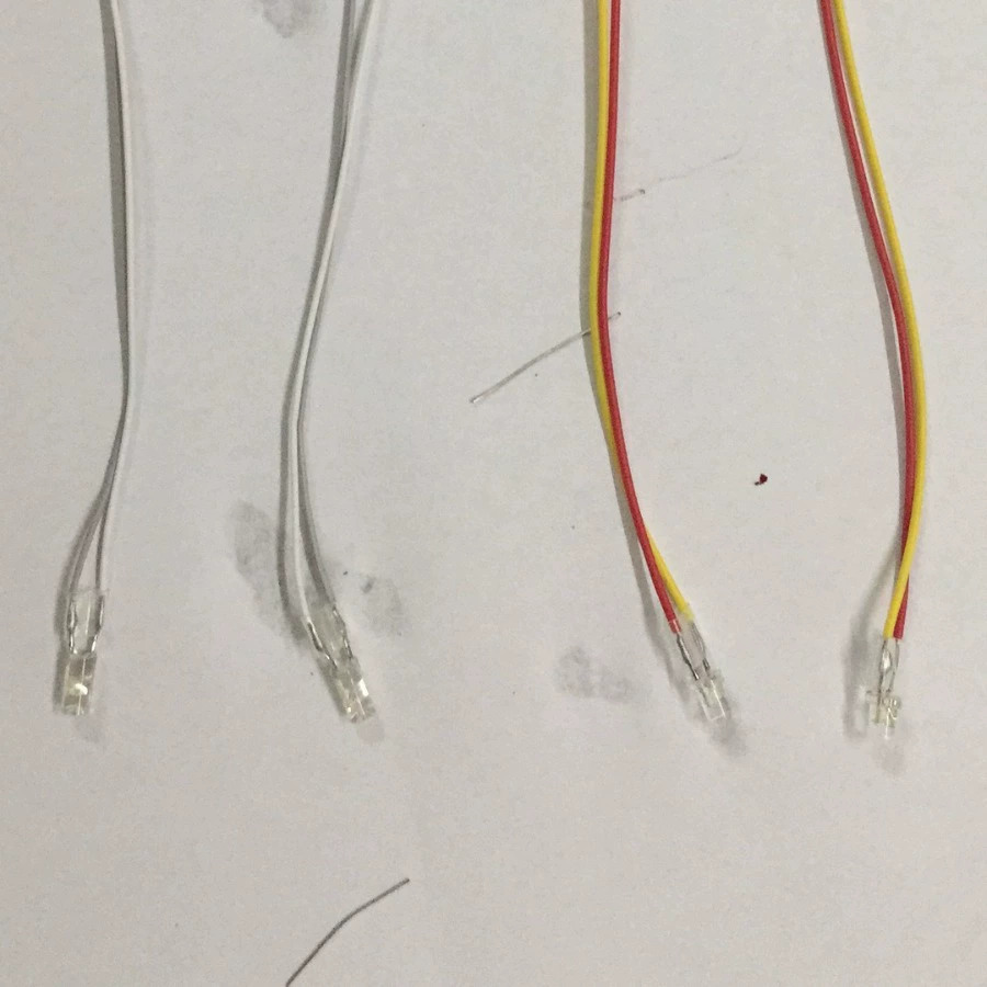 Производитель поставляет проводные мини-лампочки 3В-22В, игрушечные лампочки, лампы накаливания, миниатюрные лампочки, маленькие лампочки.