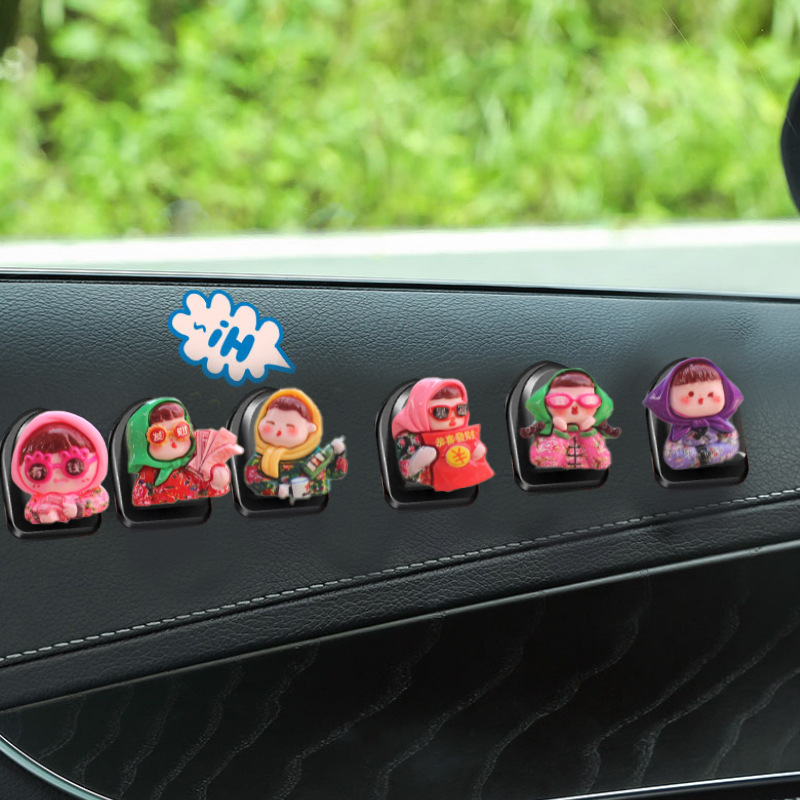 Coche Noreste Chica grande Decoración de coche Dibujos animados Chica rica Consola central Decoración de navegación Gancho de cabeza