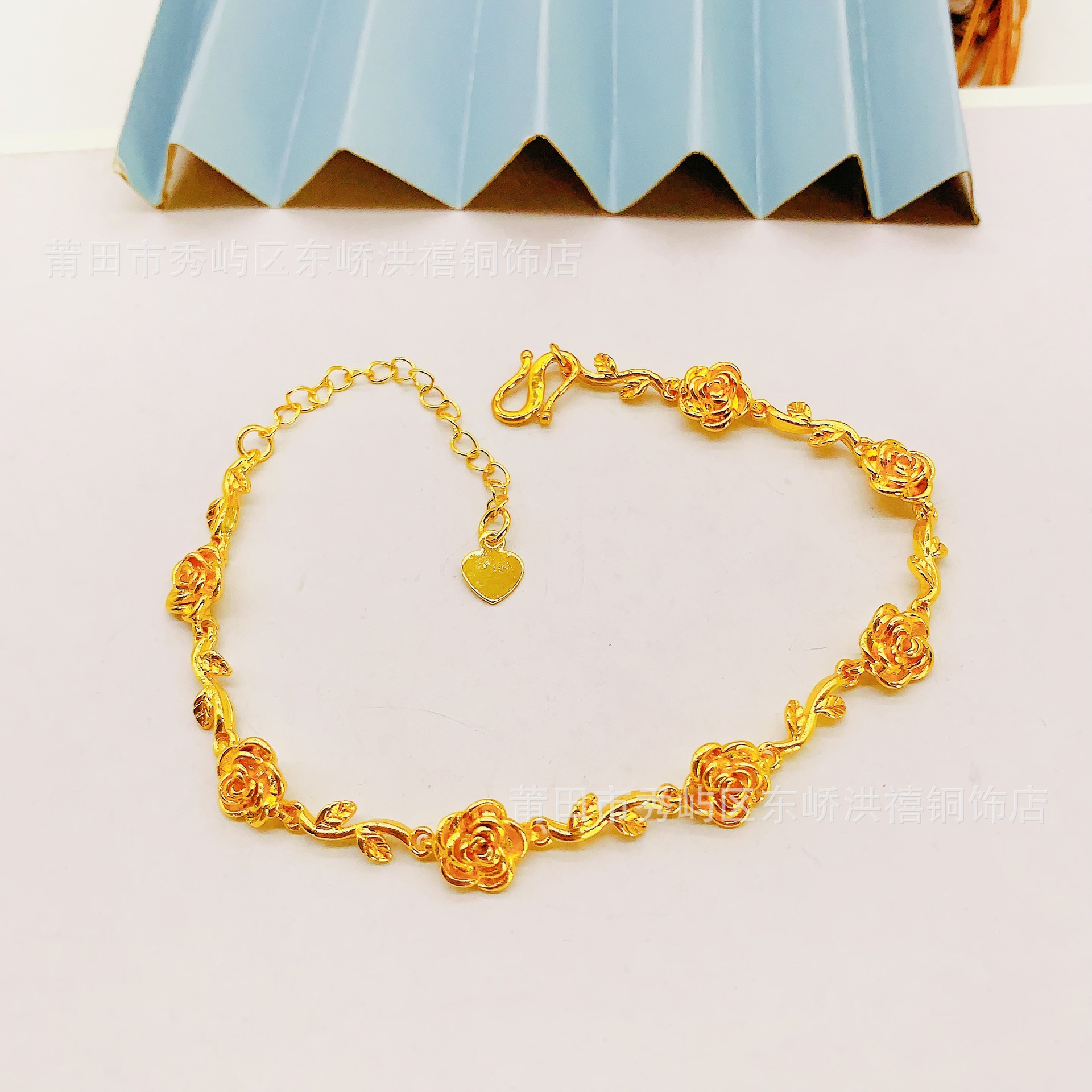 Live supply women's fashion gold-plated women's fashion rose bracelet niche flower bracelet wholesale
