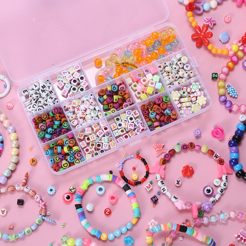 Los niños DIY encadenan cuentas a mano juguetes educativos las niñas usan cuentas para centrarse en el entrenamiento de joyas, pulseras y materiales de collar