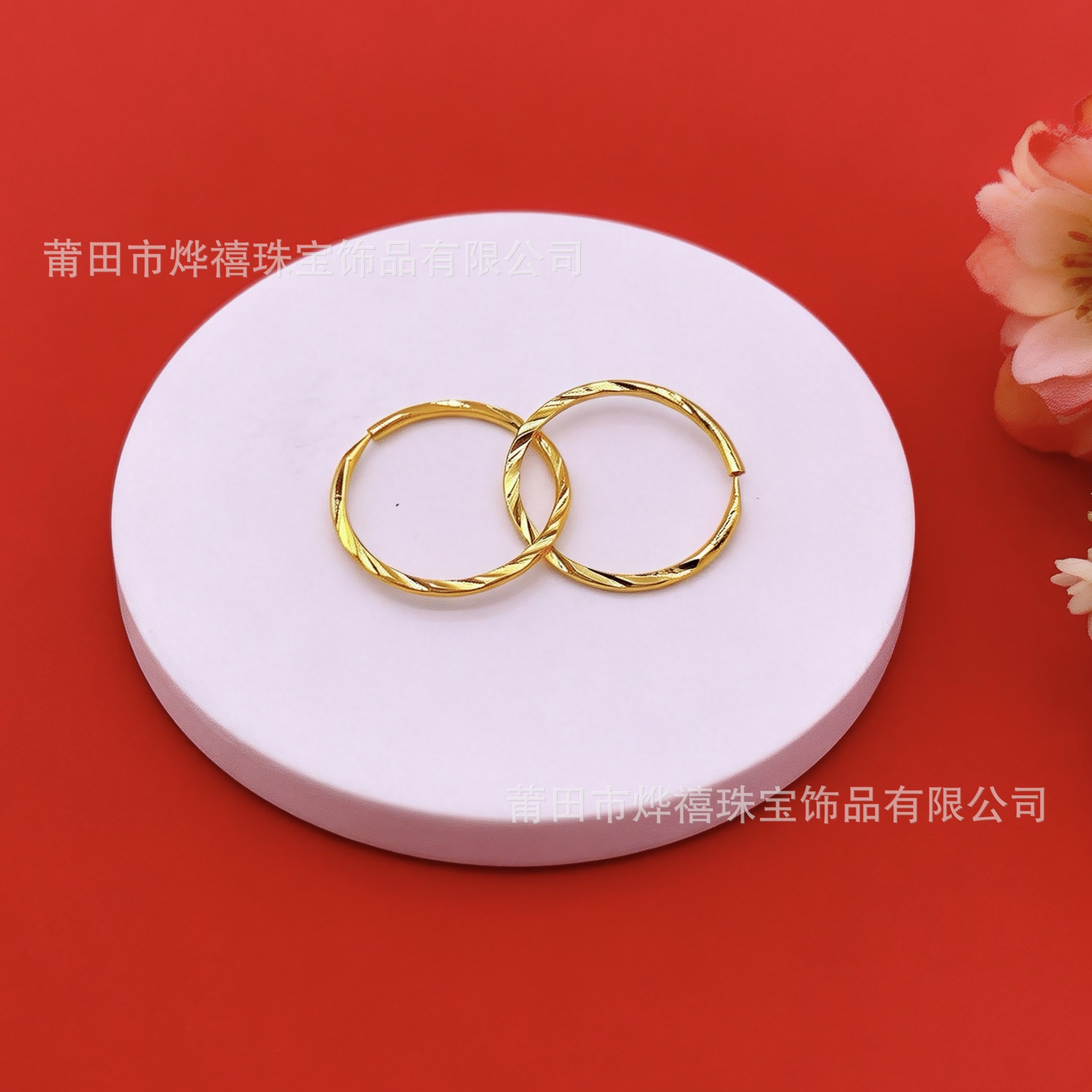 Versatile Brass Gold-Plated Circle Earrings, Simple and Elegant Twist Earrings, Fashionable Commuter Earrings Wholesale