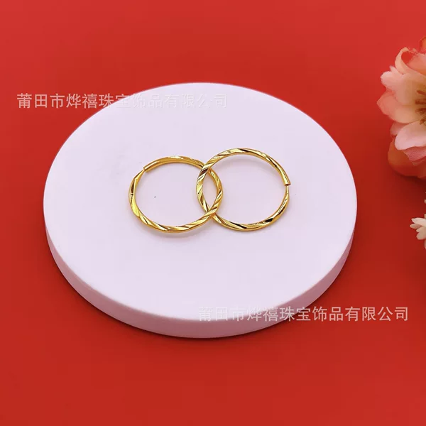 Versatile Brass Gold-Plated Circle Earrings, Simple and Elegant Twist Earrings, Fashionable Commuter Earrings Wholesale
