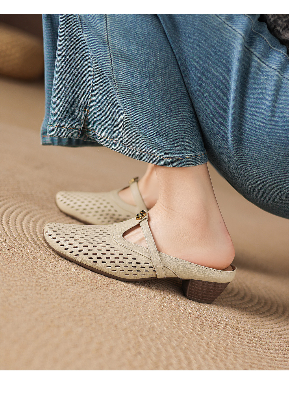 Dép sandal nữ quai chữ V da dê, gót thấp 3,5 cm, mũi kín hở gót — màu trắng ngà chi tiết 11