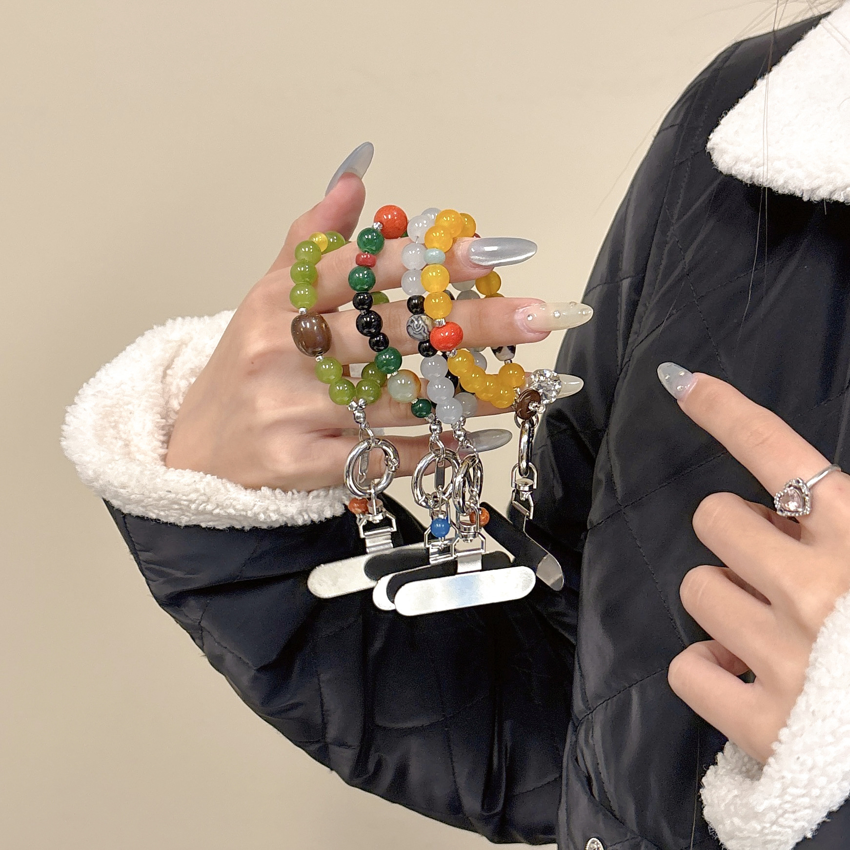 Marca de moda original cadena de teléfono móvil vidrio natural con cuentas caja de teléfono móvil cordón bolso colgante muñeca colgante estilo ins