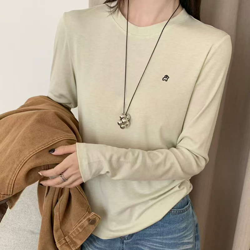 High-quality round neck Tencel wool base layer shirt for women, 2026 autumn and winter, slim fit, straight shoulder t-shirt, versatile Korean style.